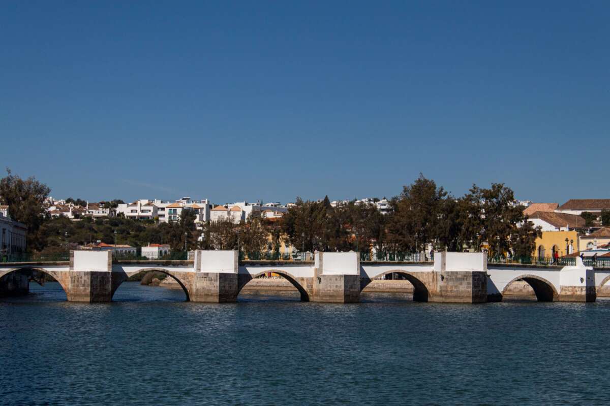 Ponte-antiga-de-Tavira1.jpg